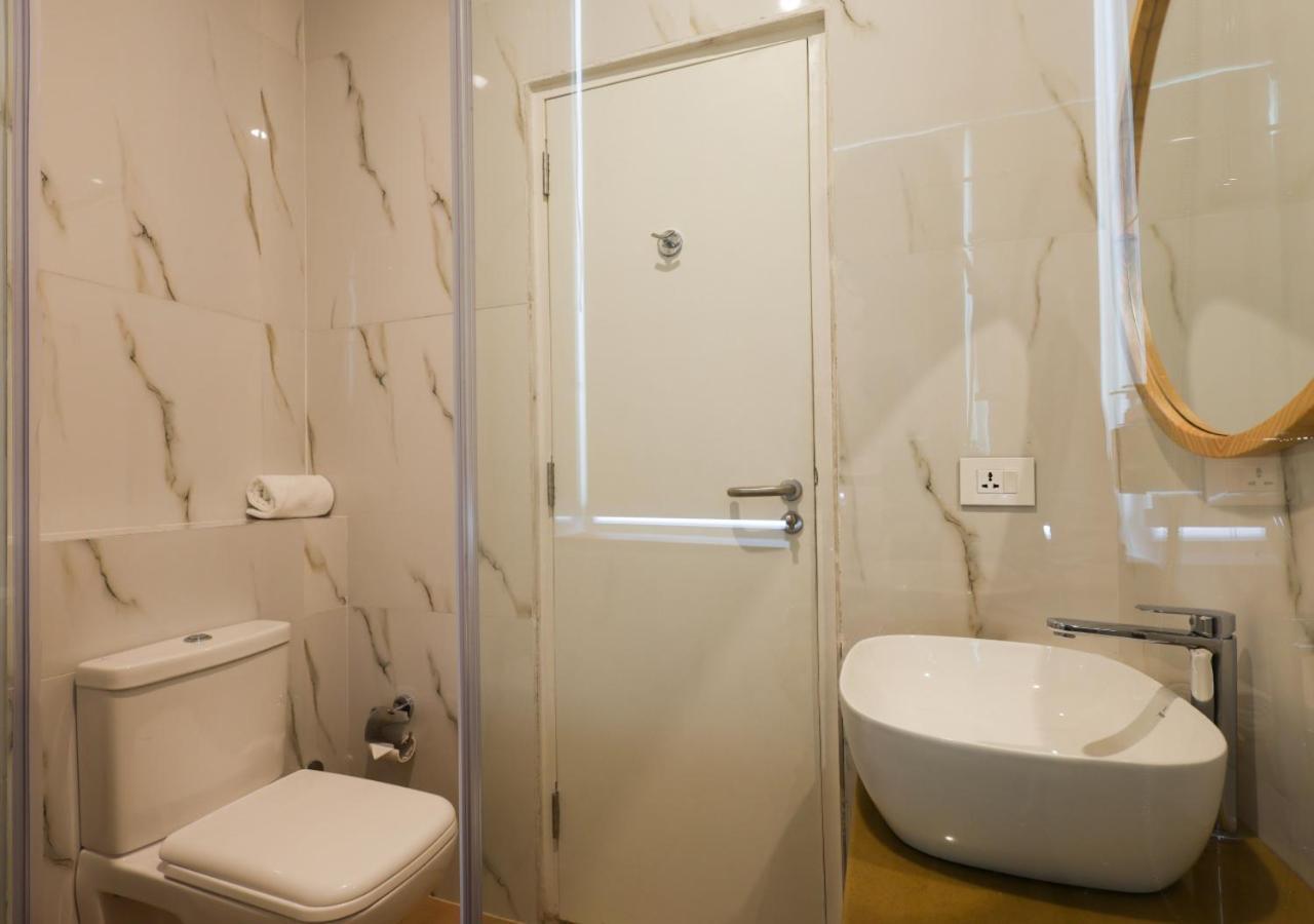 Bloom Hotel - Golf Course Road, Sector 43 Гургаон Экстерьер фото