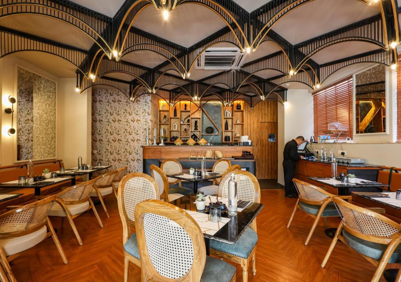 Bloom Hotel - Golf Course Road, Sector 43 Гургаон Экстерьер фото